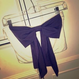 Cute white crop top with big purple bow!